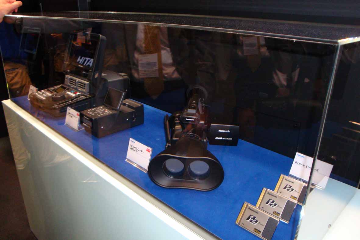 NAB2009でも紹介した2眼式の3Dカメラも展示された