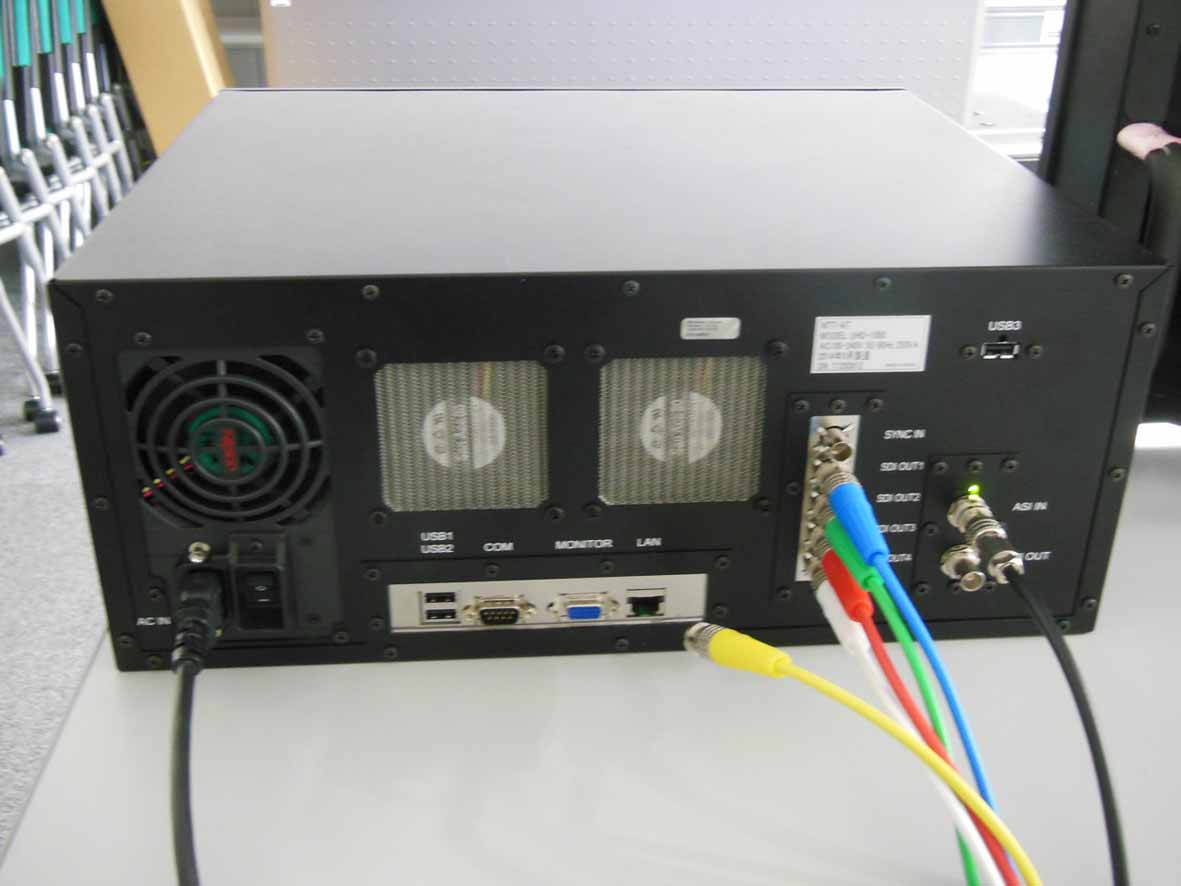 HEVCデコーダ「UHD-1000」(裏面)