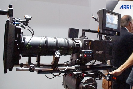 写5:新型4Kカメラ”ALEXA SXT”とアナモズームレンズ(ARRI)