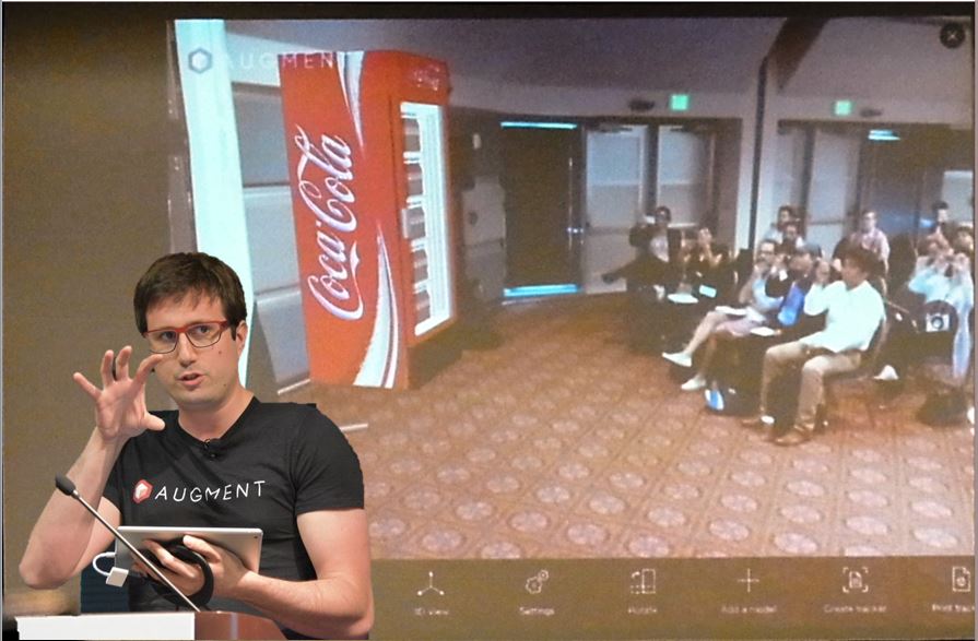 コカ・コーラ社のAR再現カタログを紹介するAugment社のJean-Francois Chianetta氏(CEO)