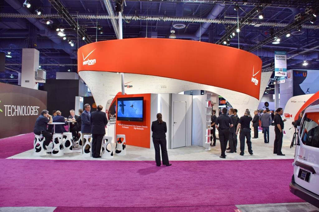 全米放送事業者年次総会(NAB2015)で携帯放送のデモを行うベライゾン(出典:筆者撮影)