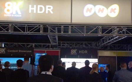 写3:多くのブースで見られた注目テーマのHDR(NHK)