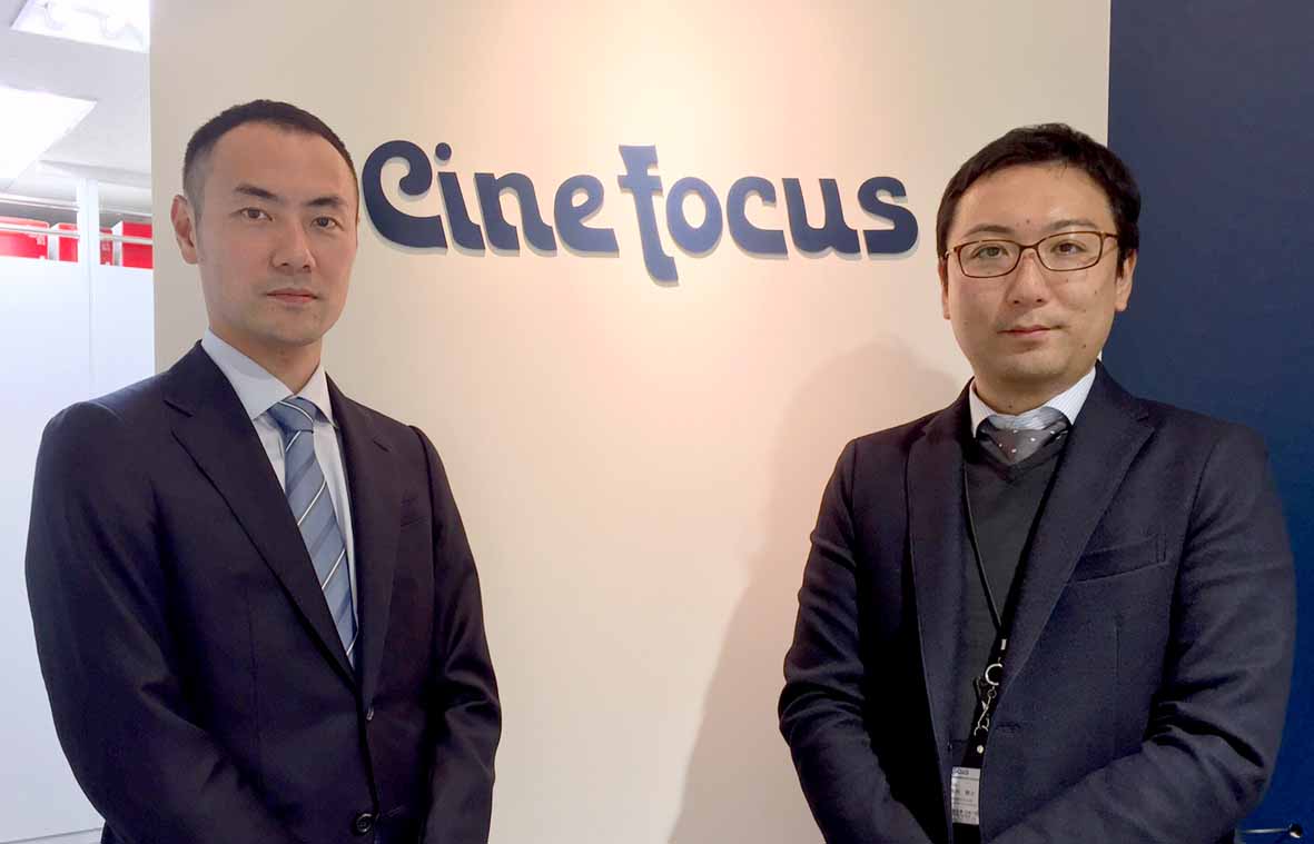 (左)シネ・フォーカス取締役 八重垣圭氏、(右)経営企画部経営推進課課長 市川雅士氏