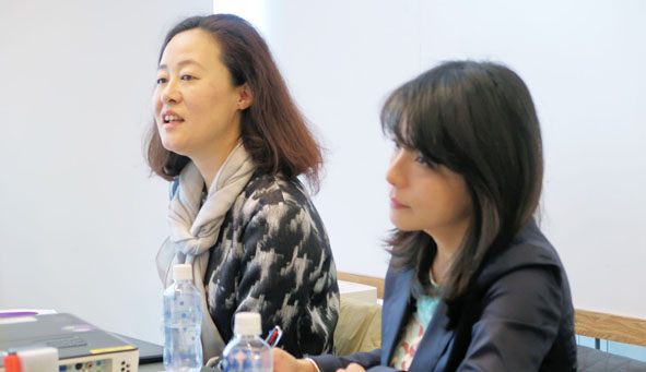 (左から)戸村氏、押尾氏